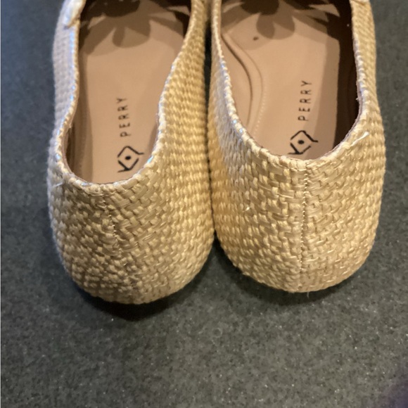 Katy Perry Collections Women's Tan and White Floral Loafers - Picture 4 of 5